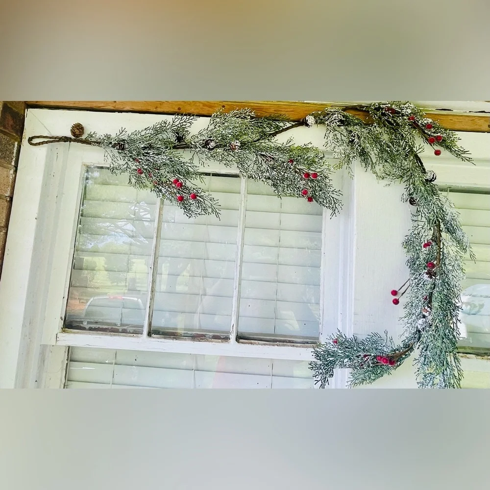 Snowy Cypress & Sugar Berry Garland